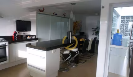 Sobrado à venda no Ipiranga - 300m² - 3 suítes - 5 banheiros - 6 vagas
