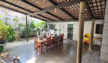 CASA DE RUA - APARECIDA DE GOIANIA  AV G (Av. RUDÁ), 3 QTOS 250M2