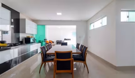 Casa Térrea Parque das Laranjeiras toda reformada.
