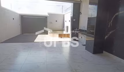 Viva com sofisticação nesta Casa com 3 suítes no Setor Faiçalville