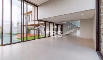 O Jardins França é um condomínio de alto padrão, que tem uma integração com uma mata nativa e terá uma grande área comercial em frente, proporcionando muita conveniência. Um sobrado de esquina com  04