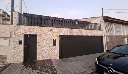 Casa assobradada espaçosa no bairro Trujillo em Sorocaba/SP