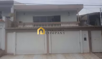 Casa assobradada à Venda no Parque Três Meninos, em frente à Floresta Cultural em Sorocaba/SP