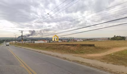 Área Residencial/Comercial, localizada na Av. Itavuvu