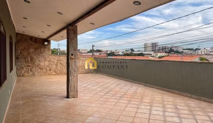 Casa assobrada com 3 quartos e edícula em Sorocaba/SP