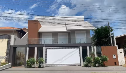 SOBRADO DE ALTO PADRÃO A VENDA REGIÃO CENTRAL