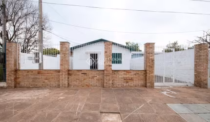 Casa em condomínio fechado com 3 quartos para alugar na Rua Lavras, 385, Mathias Velho, Canoas, 500 m2 por R$ 2.000