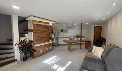Casa em condomínio fechado com 3 quartos para alugar na Rua Tomé de Souza, 137, Nossa Senhora das Graças, Canoas, 140 m2 por R$ 3.000