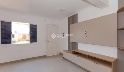 Casa em condomínio fechado com 3 quartos para alugar na Avenida Guilherme Schell, 1250, Rio Branco, Canoas, 88 m2 por R$ 2.500