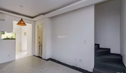 Casa em condomínio fechado com 2 quartos para alugar na Rua dos Guaramirins, 303, Igara, Canoas, 85 m2 por R$ 1.850