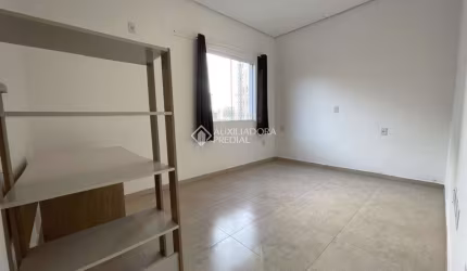 Casa em condomínio fechado com 3 quartos para alugar na Rua Antônio Lourenço Rosa, 225, Mato Grande, Canoas, 98 m2 por R$ 3.050