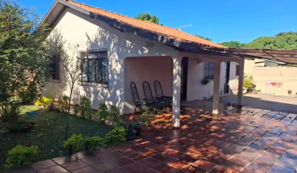 CASA EM RUA COMERCIAL - ZONA 08