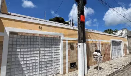 Casa Ampla com 3 Quartos no Farol – 276m² e Excelente Localização