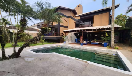 Casa triplex para alugar de 5 quartos, 500m² por R$30.000/mês - Barra da Tijuca - Rio de Janeiro/RJ