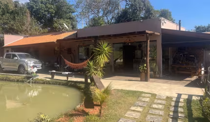LINDÍSSIMA CHÁCARA EM MONTE SIÃO MG. TERRENO DE 5000,00 M2. PISCINA E LAGO.