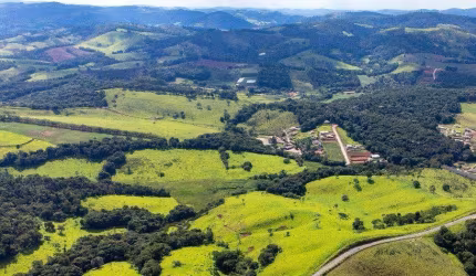 FAZENDA   EM PINHALZINHO SP.