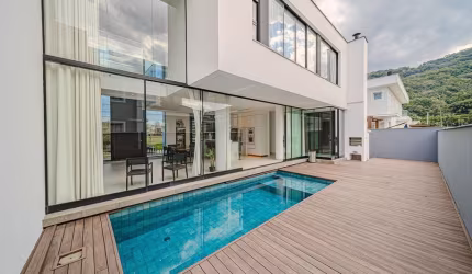 Excelente casa em condomínio fechado.