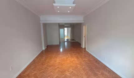 Imóvel Espacoso de 180 m² com 3 Quartos, Suíte e Vaga de Garagem em Copacabana – O Melhor da Vida Carioca ao Seu Alcance