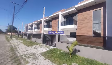 Sobrados Novos no Centro do Balneário Praia de Leste