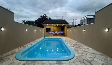 Casa com piscina á venda no Balneário Pontal do Sul