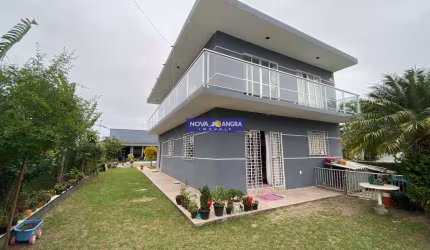 Sobrado à Venda com 4 quartos, 3 banheiros e 396m² por R$ 690.000