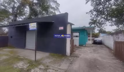Residência com Piscina e sala comercial
