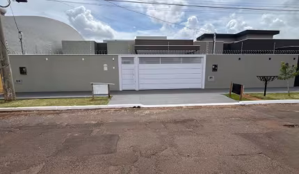 Casa para Venda em Campo Grande, Jardim Paulista, 3 dormitórios, 3 suítes, 4 banheiros, 2 vagas