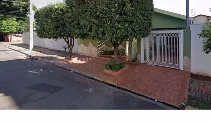 Casa para Venda em Campo Grande, Tiradentes, 4 dormitórios, 1 suíte, 5 banheiros, 4 vagas