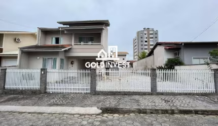 Casa no bairro do Guarani 5m do centro, com 3 quartos sendo uma suíte.