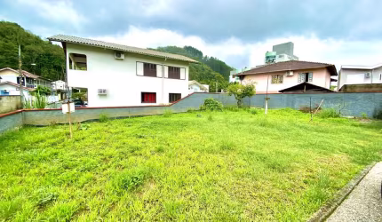 Terreno no Bairro Guarani com 300 m² todo plano com escritura