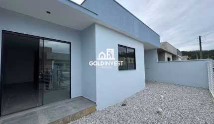Casa baixa com 3 quartos, sendo 1 suíte localizada na Guabiruba, a 5 minutos do Centro da cidade