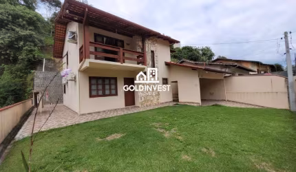 Excelente Casa á Venda no Bairro 1º de Maio