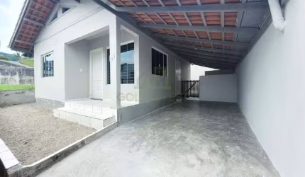 Casa á Venda no Bairro Águas Claras em Excelente Localização