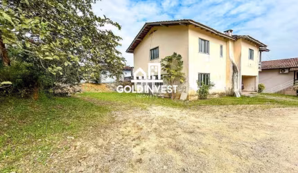 Casa com 4 quartos e amplo terreno de 1.059 m² no bairro Steffen