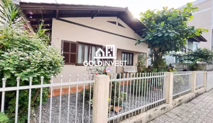CASA COM AMPLO ESPAÇO DE TERRENO E OTIMA LOZALIZAÇÃO NA SANTA TEREZINHA