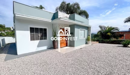 Casa com 3 quartos (sendo 1 suite) com amplo terreno e muito bem localizada no bairro Souza Cruz