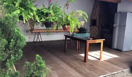 Casa com 3 quartos 2 vagas área de festa com churrasqueira com fogão a lenha