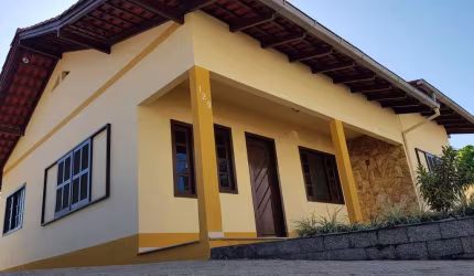 Casa a venda solta com 3 quartos no bairro Santa Terezinha