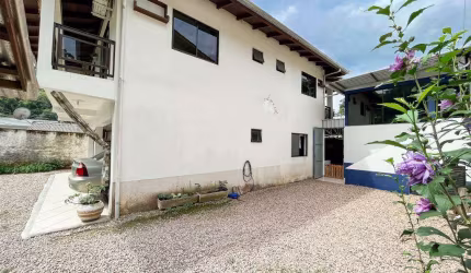 Casa à venda, 2 quartos, 1 suíte, 4 vagas, Bateas - Brusque/SC