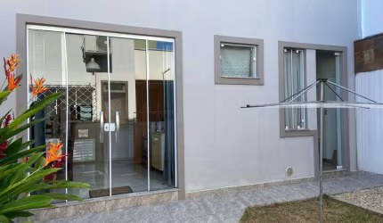 Casa com 2 quartos Sendo uma suíte