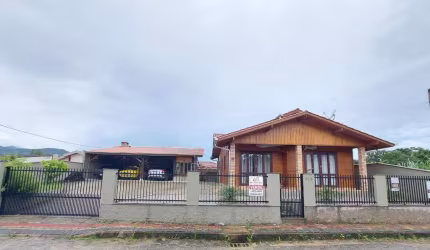 Casa mista no bairro São Pedro em Guabiruba próximo do centro de Brusque