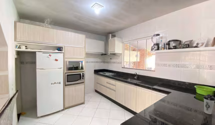 Casa à venda, 2 quartos, 1 suíte, 2 vagas, Águas Claras - Brusque/SC