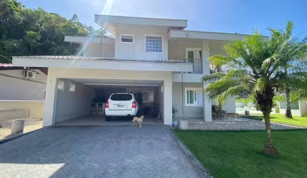 Casa com 3 quartos sendo 1 Suíte