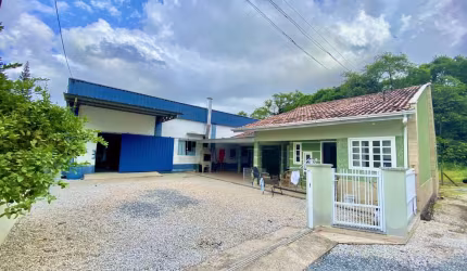 Casa e Galpão no bairro São Pedro