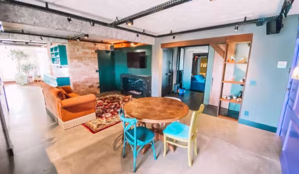 Apartamento refinado no São Luiz com tema FRIENDS do seriado, e laser completo.