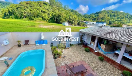 Casa no Guarani com 240 m² 3 quartos, 3 vagas garagem, piscina, salão de festas, academia a 5 minutos do Centro de Brusque (pode ser financiada)