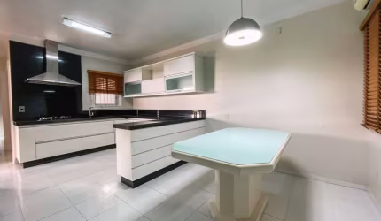 Casa à venda, 4 quartos, 2 suítes, 4 vagas, Centro - Brusque/SC