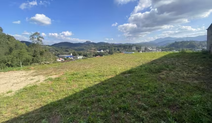 Terreno plano e pronto para construir a 2 km do centro de Guabiruba e 5 km do centro de Brusque