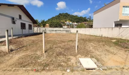 Terreno plano pronto para construir proximo ao Lar Menino Deus, escriturado e pode ser financiado proximo centro de Brusque