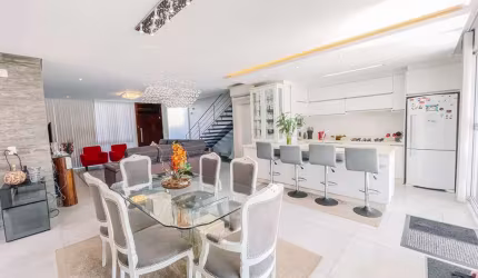 Casa duplex com 3 quartos, (1 Suíte ampla) 4 vagas de garagem
